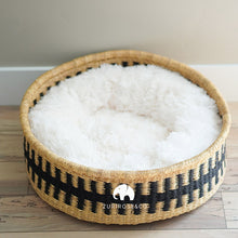 Load image into Gallery viewer, White cat bed basket