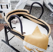 Load image into Gallery viewer, bolga moses basket