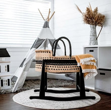 Load image into Gallery viewer, Moses basket vs bassinet