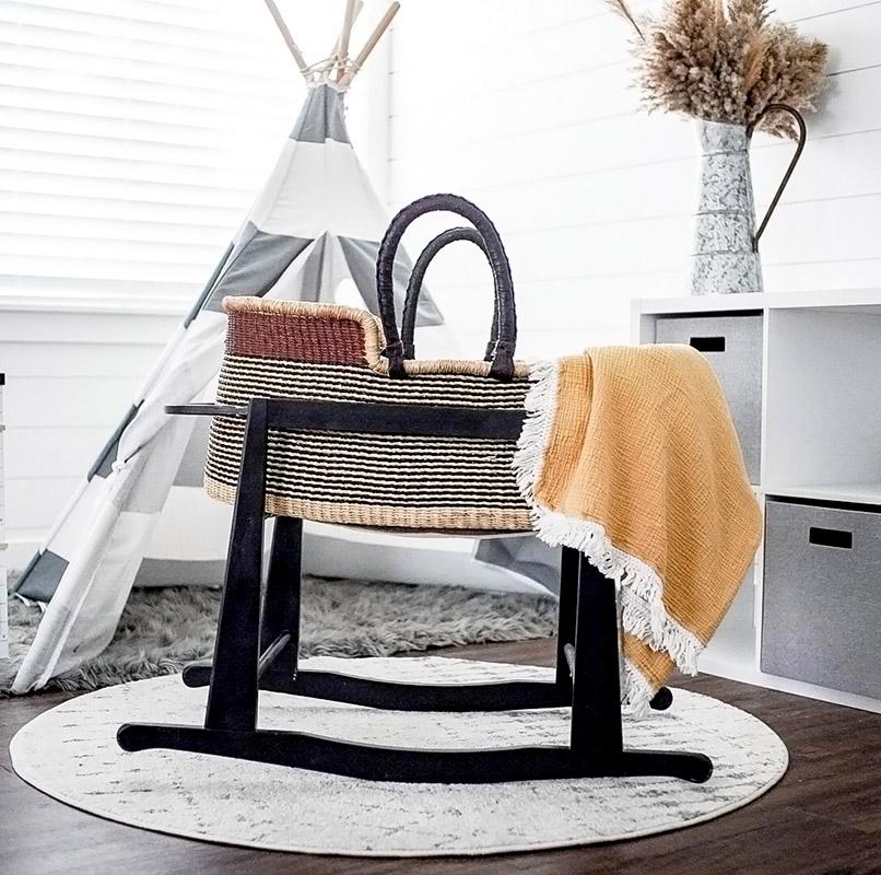 moses bassinet stand