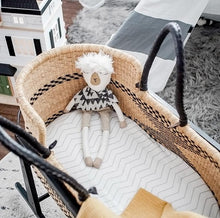Load image into Gallery viewer, natural moses bassinet